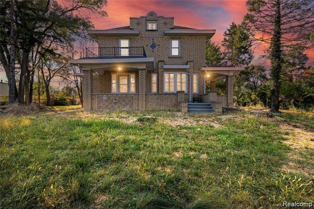 21855 Schoenherr RD, Warren, MI 48089