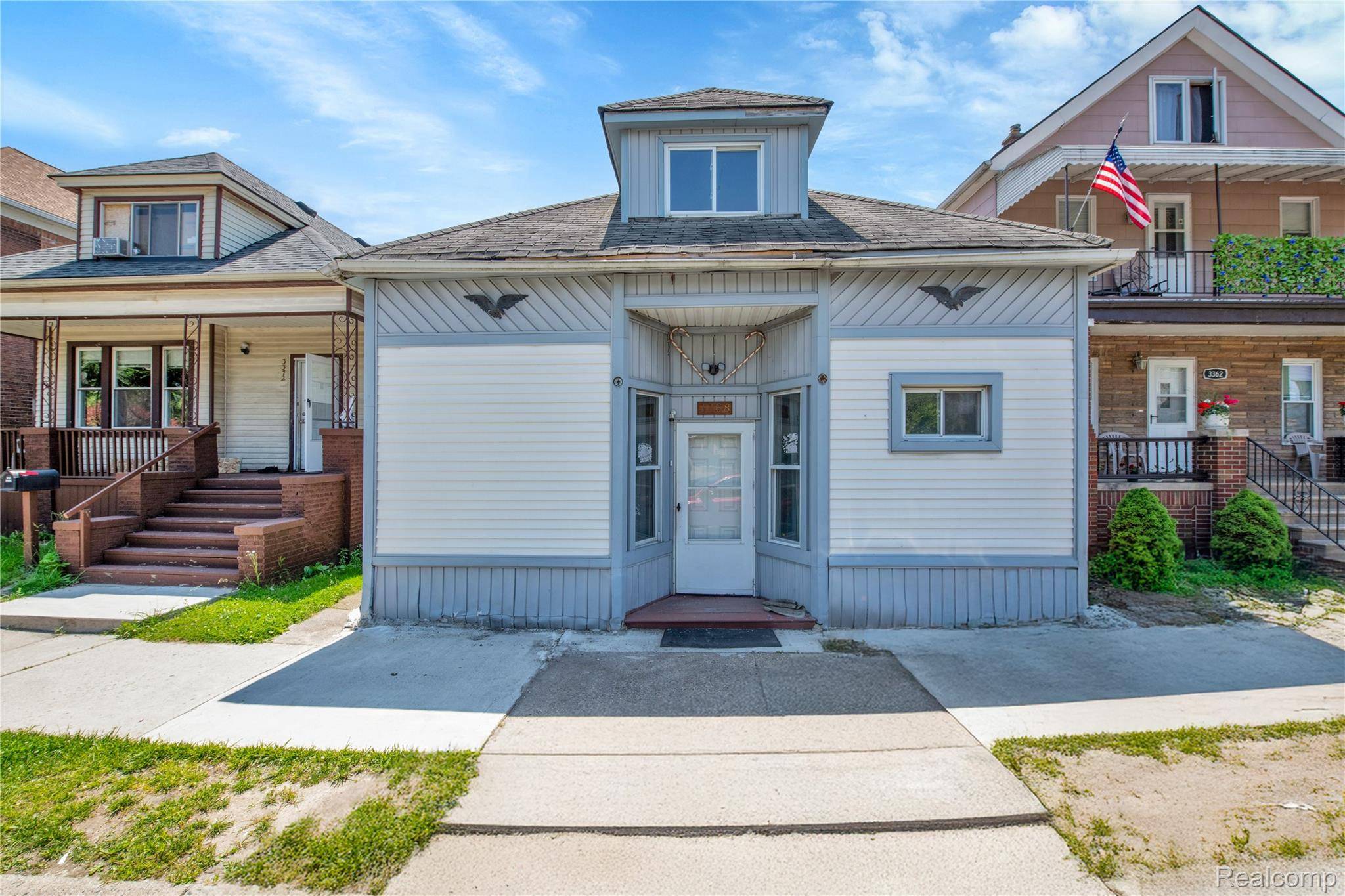 3368 Evaline ST, Hamtramck, MI 48212