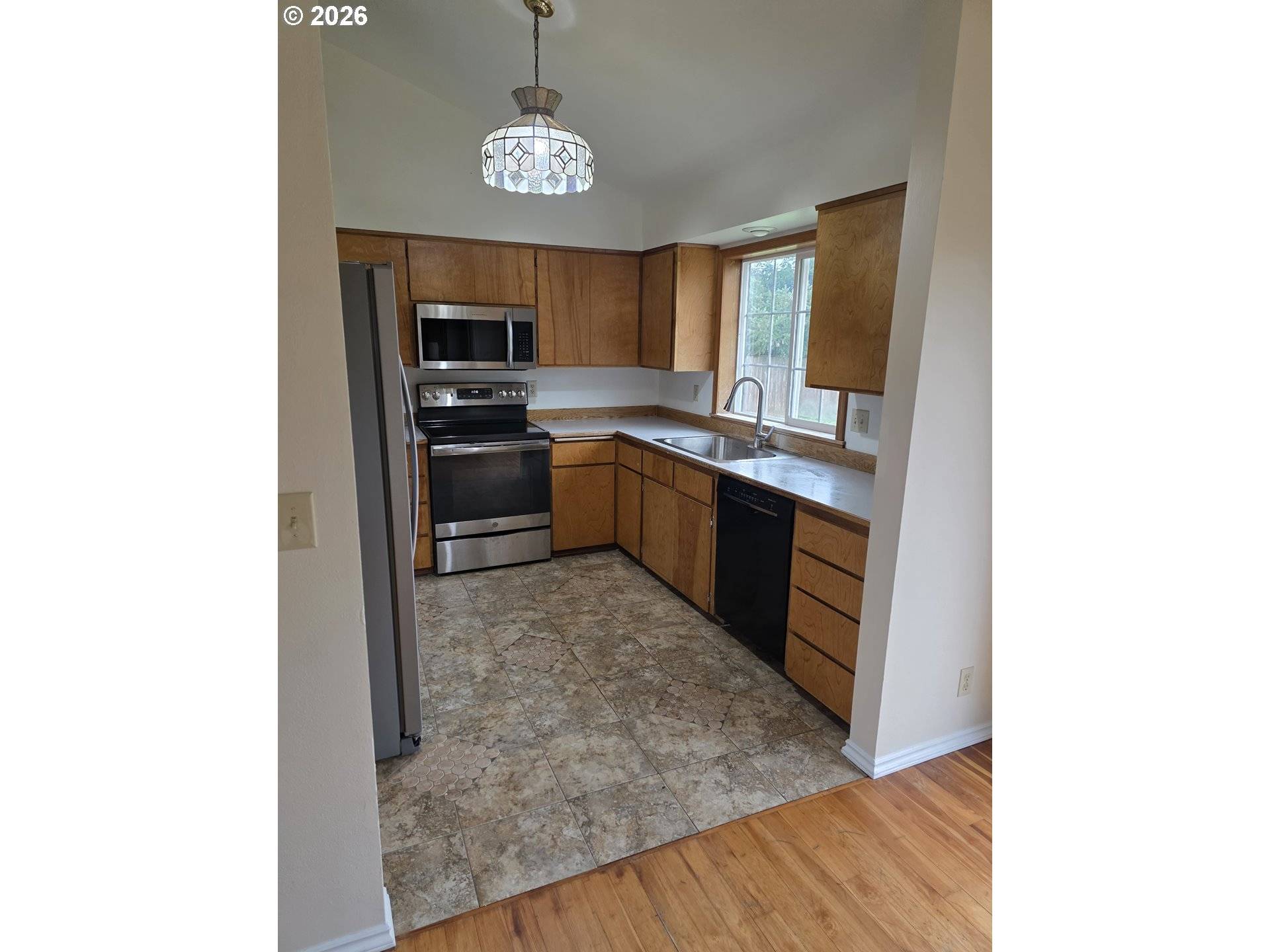 557 S 44TH ST, Springfield, OR 97478