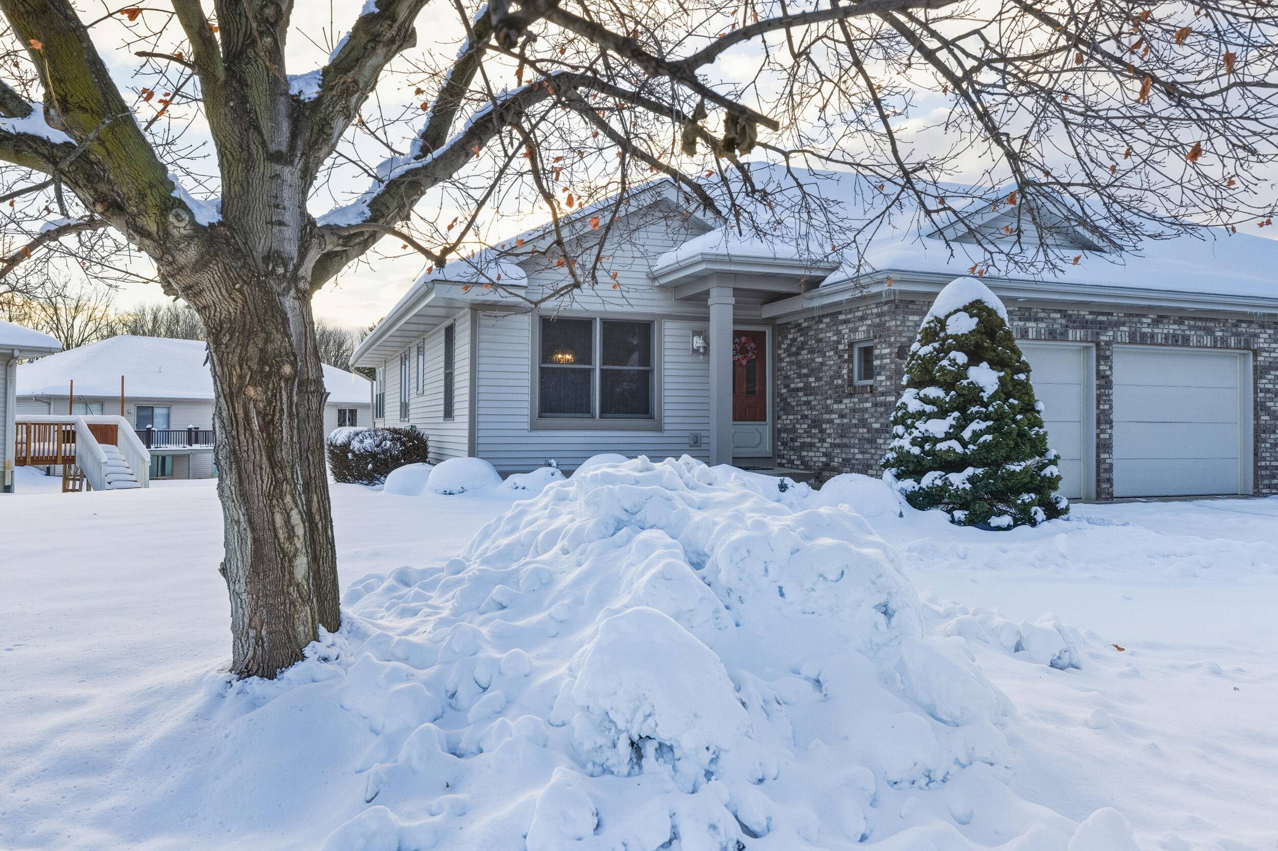 3590 Brook Point DR, Manlius Twp, MI 49419