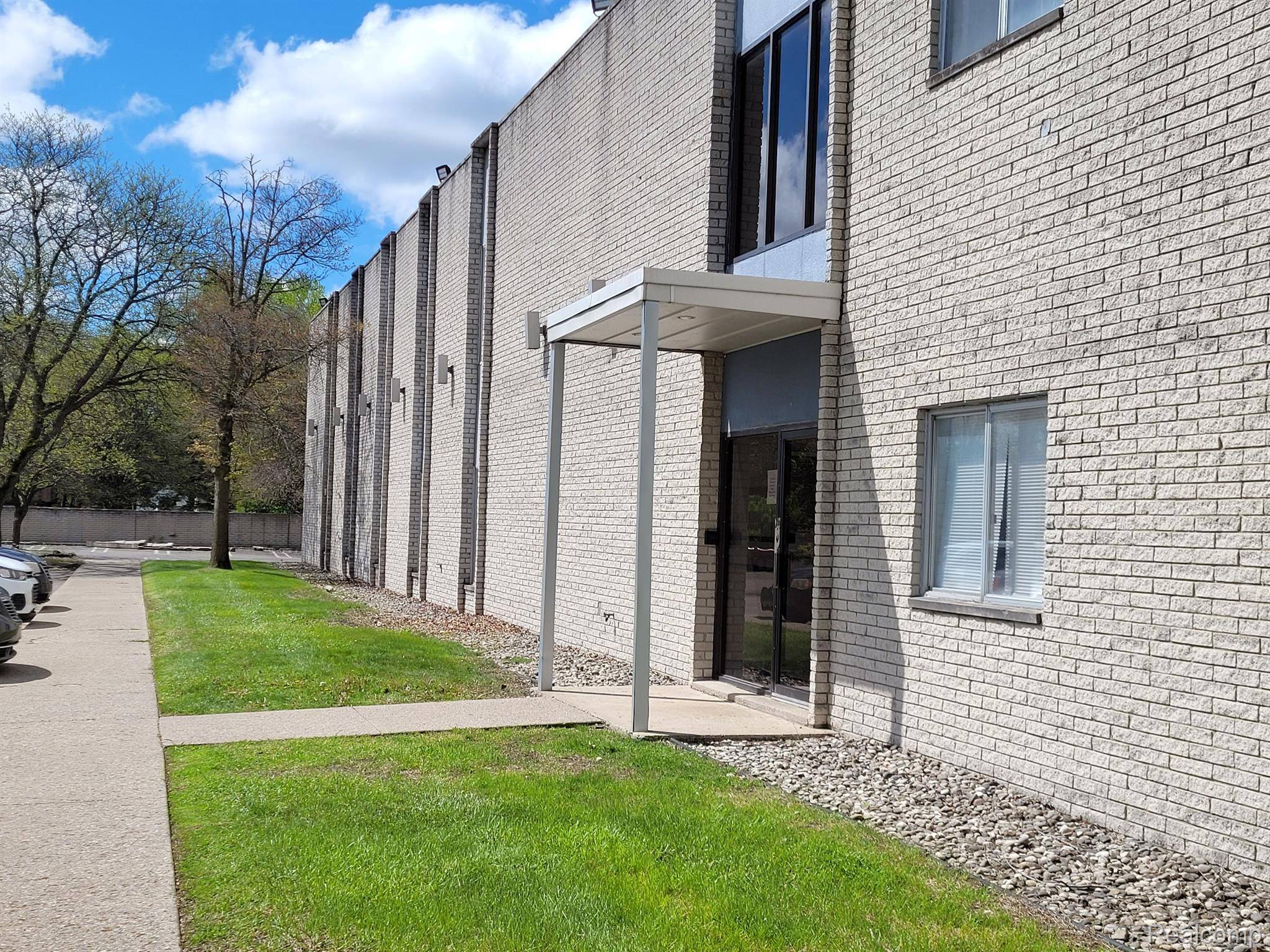24225 9 MILE Suite 105, Southfield, MI 48033