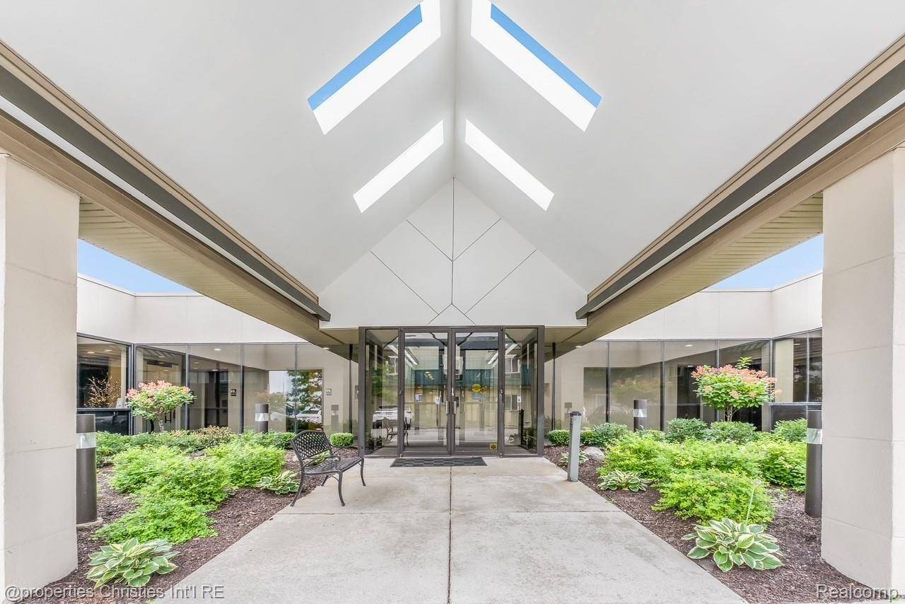 6330 Orchard Lake RD #110, West Bloomfield Charter Township, MI 48322