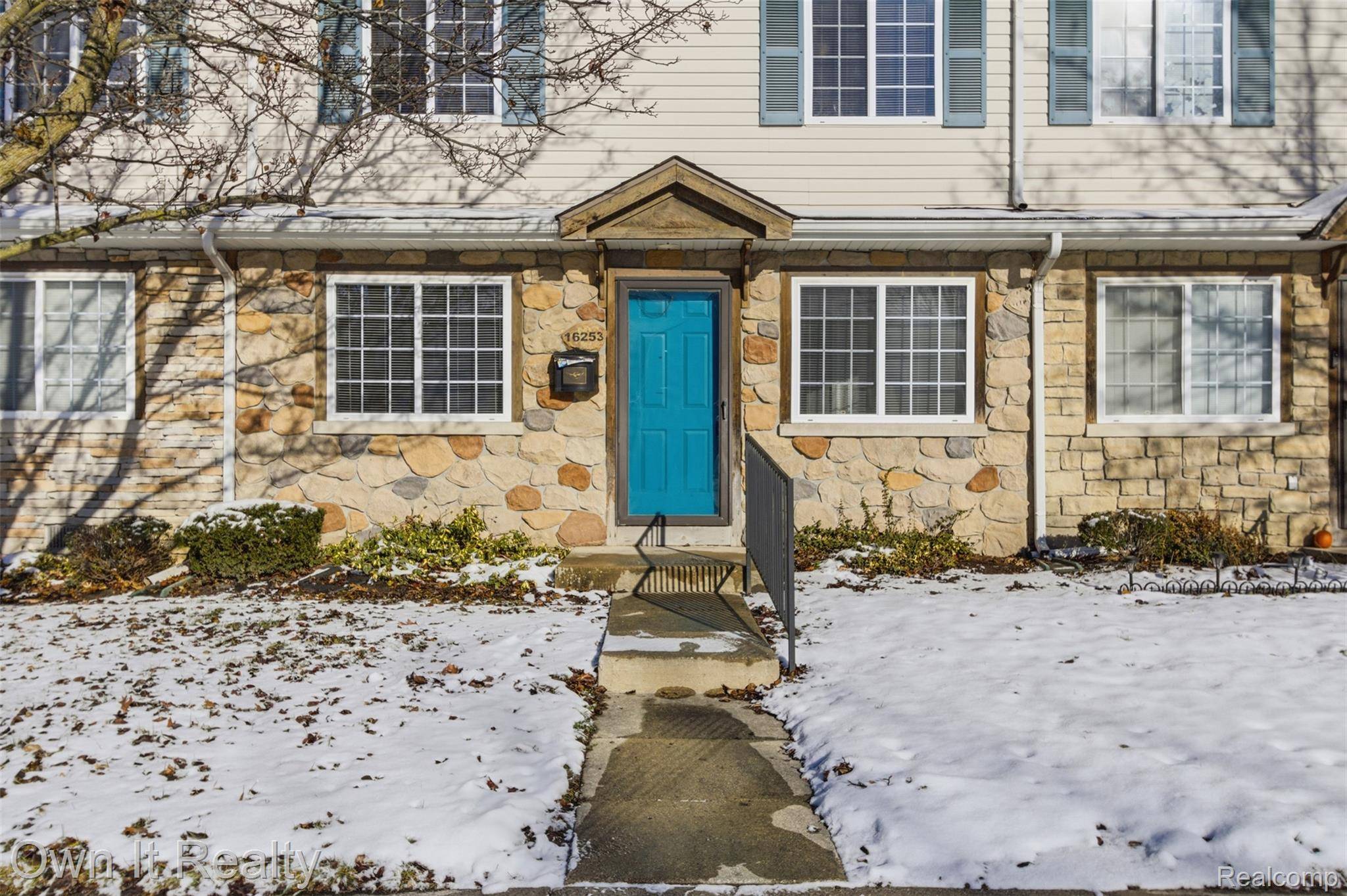 16253 Terrace Village DR, Taylor, MI 48180