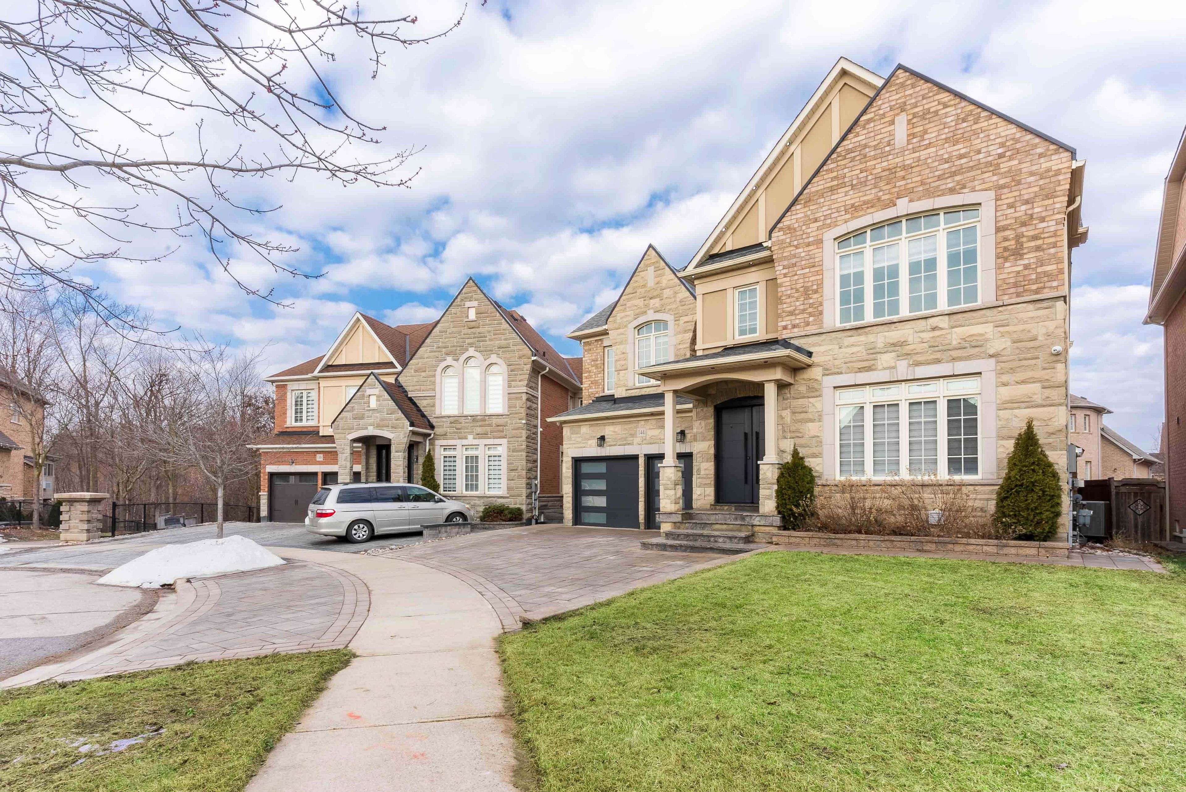 144 Bloomsbury AVE, Brampton, ON L6P 2X2