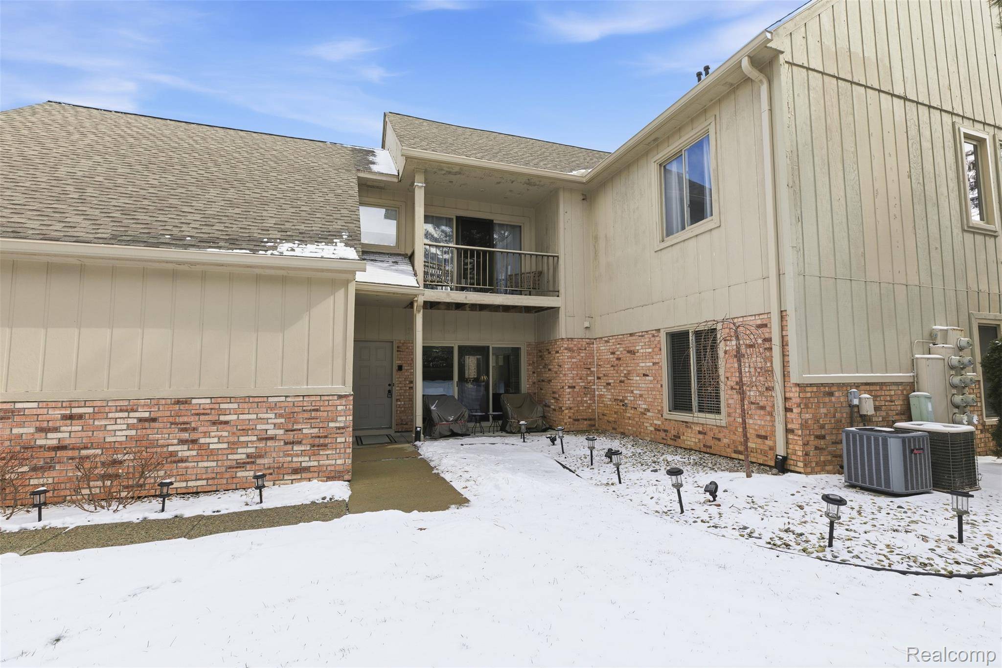 29325 Laurel DR, Farmington Hills, MI 48331