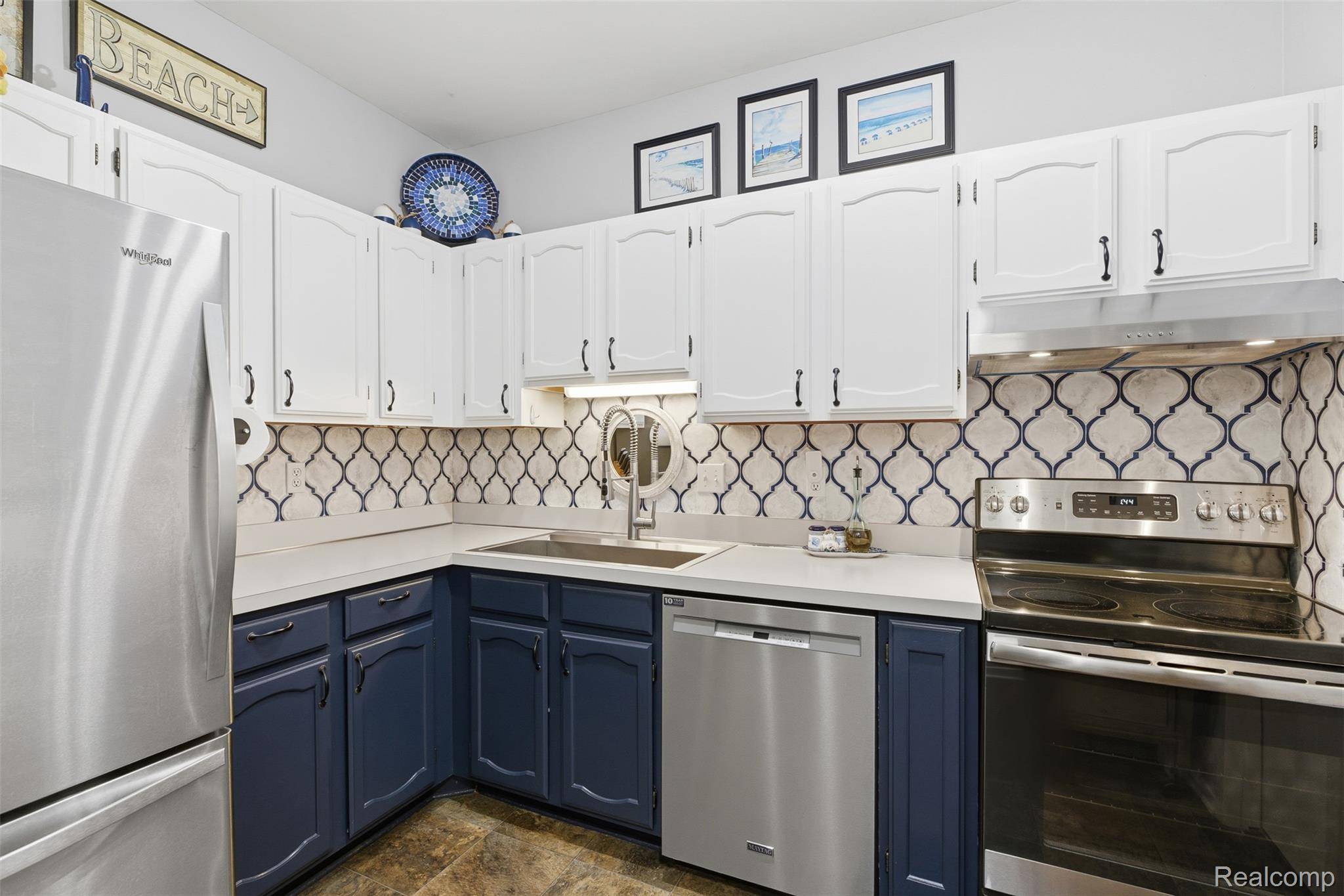 29325 Laurel DR, Farmington Hills, MI 48331