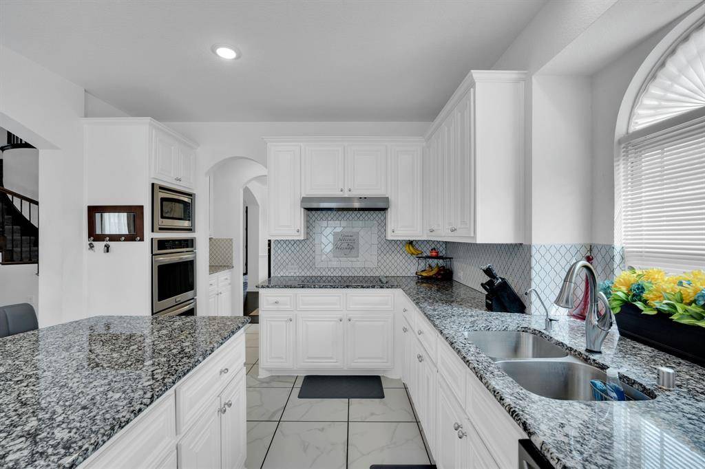 262 Brook Meadow Drive, Midlothian, TX 76065