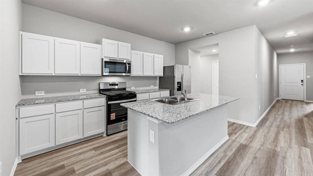 1912 CHEROKEE Lane, Cleburne, TX 76033