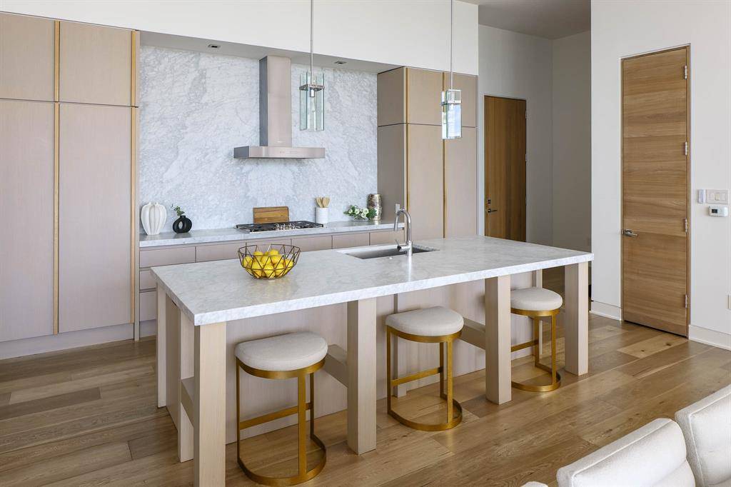 2430 Victory Park Lane #3203, Dallas, TX 75219