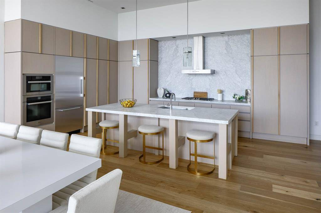 2430 Victory Park Lane #3203, Dallas, TX 75219