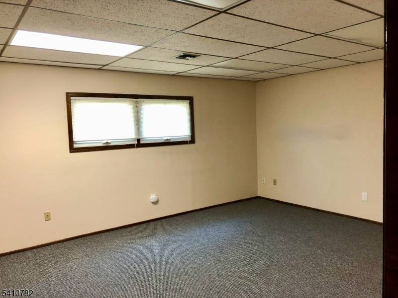 91 E Somerset St, Raritan Boro, NJ 08869