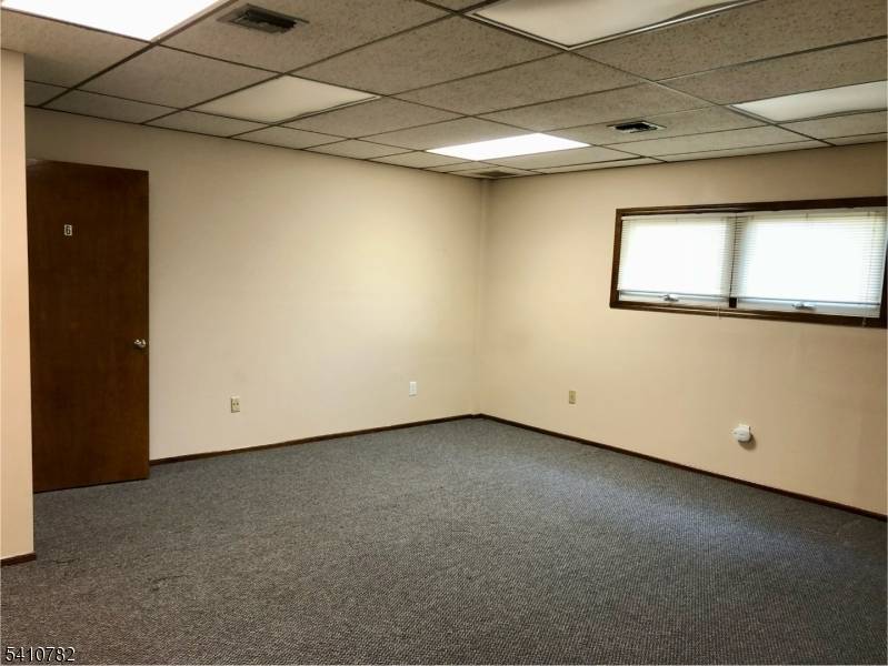 91 E Somerset St, Raritan Boro, NJ 08869