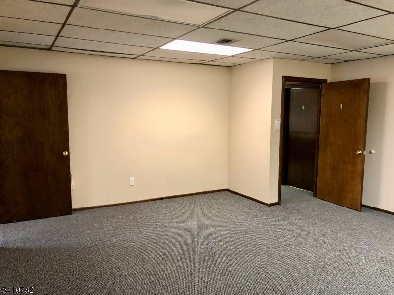 91 E Somerset St, Raritan Boro, NJ 08869