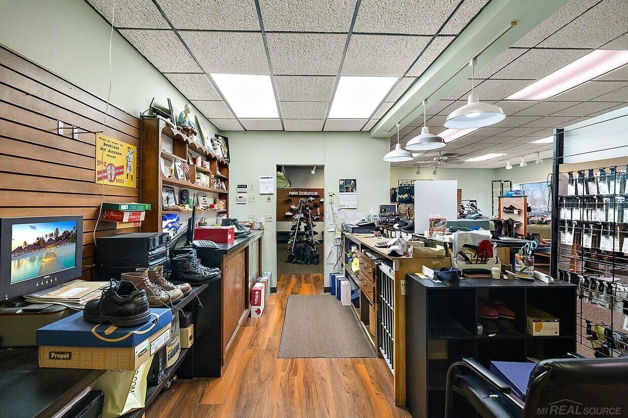 23515 Nine Mack DR, St Clair Shores, MI 48080