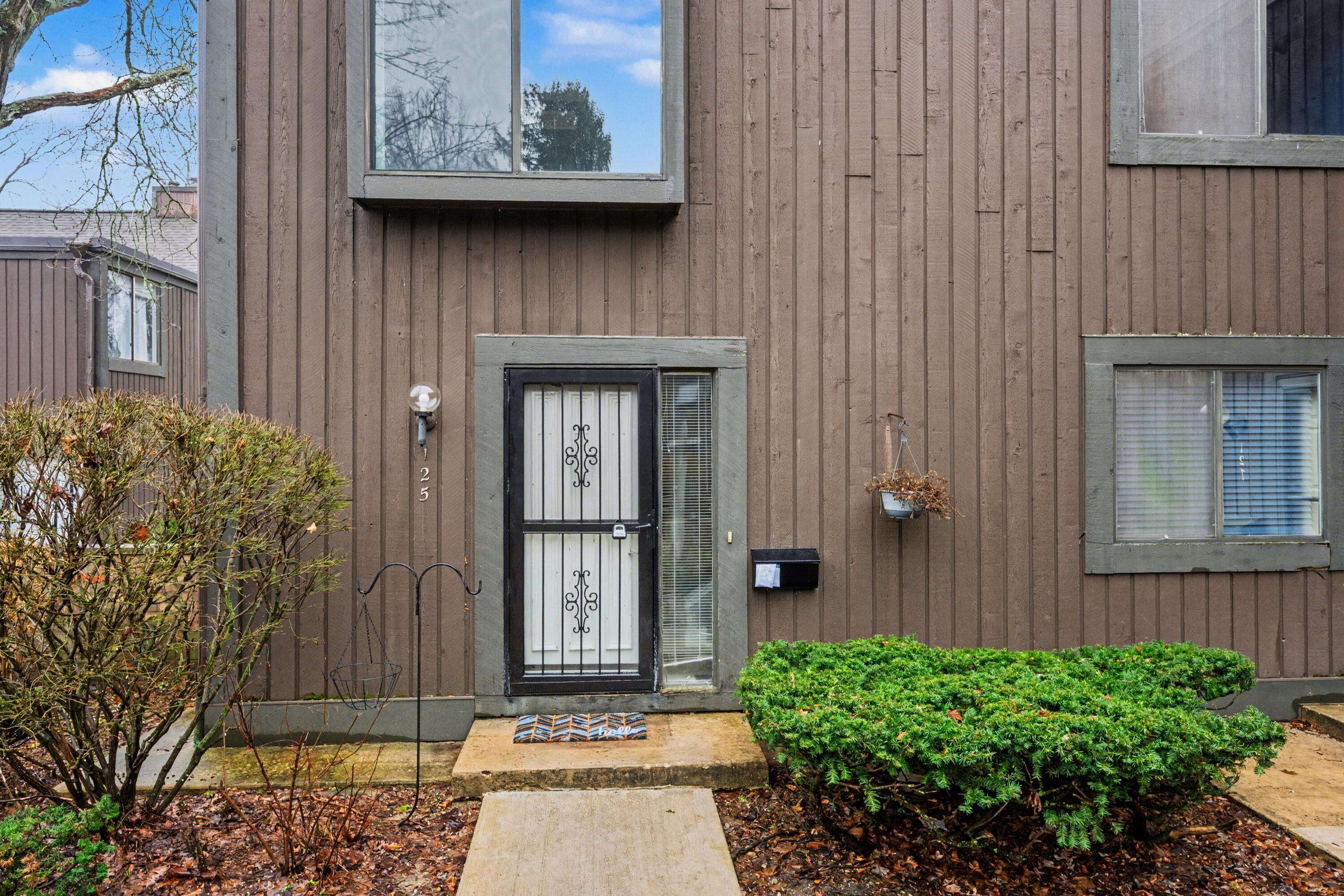 125 Balmoral CT, Kalamazoo Twp, MI 49006