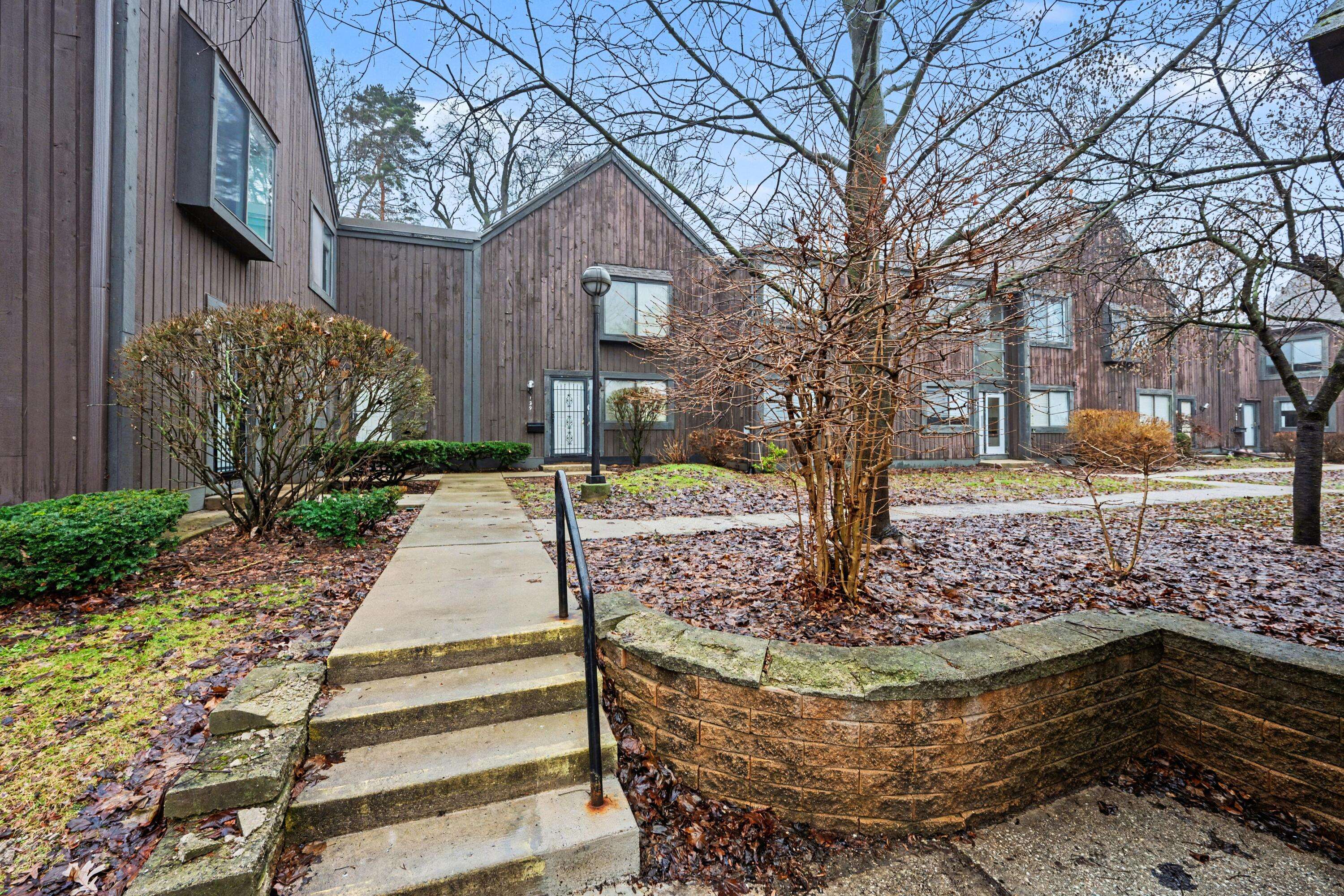 125 Balmoral CT, Kalamazoo Twp, MI 49006