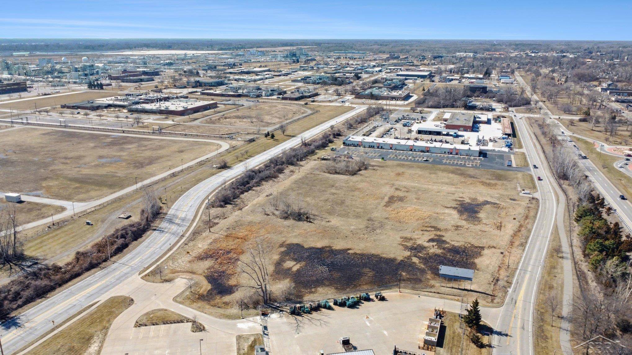 1240 James Savage RD, Midland, MI 48640