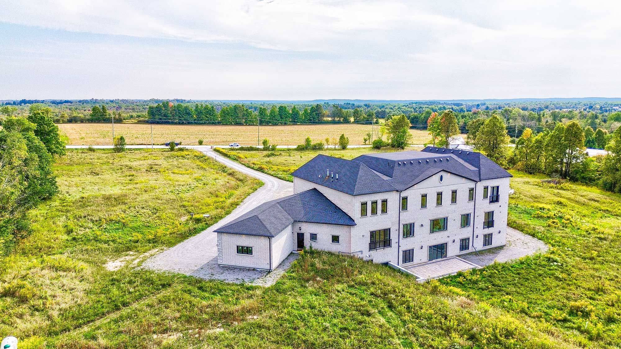 6196 Ravenshoe RD, Georgina, ON L9P 1R2