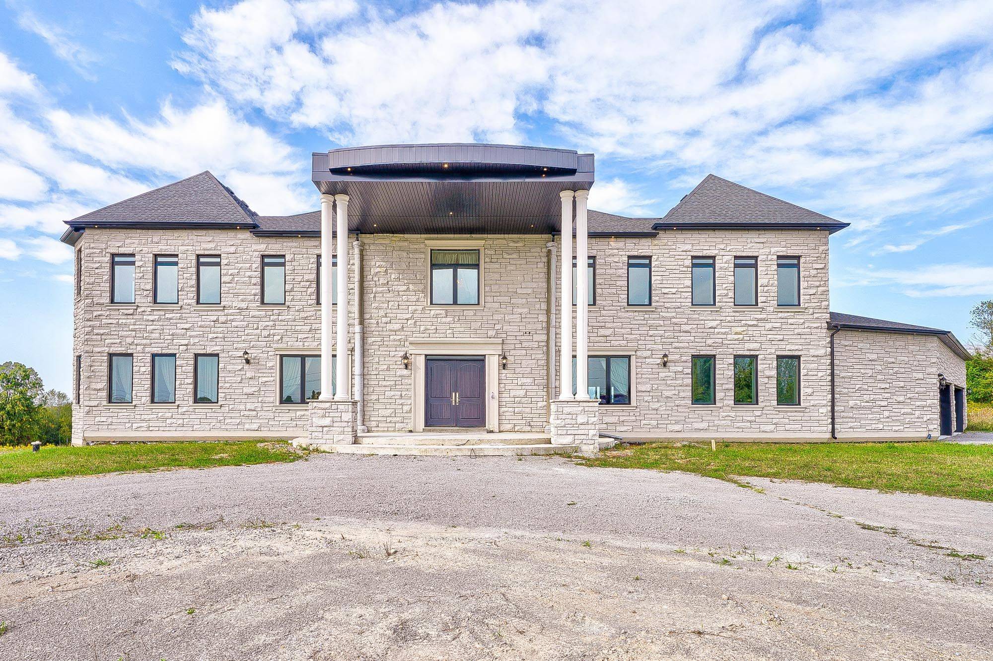 6196 Ravenshoe RD, Georgina, ON L9P 1R2