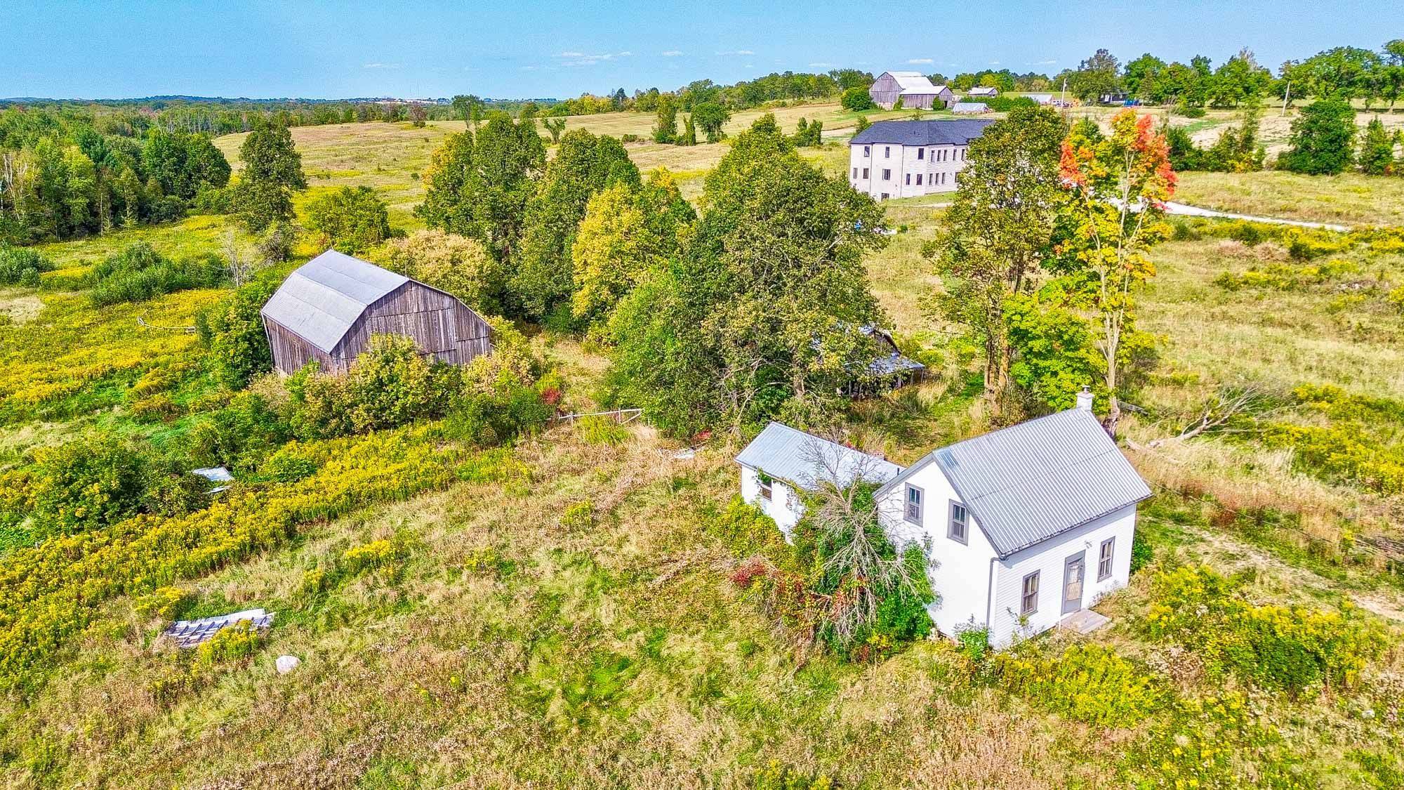 6196 Ravenshoe RD, Georgina, ON L9P 1R2