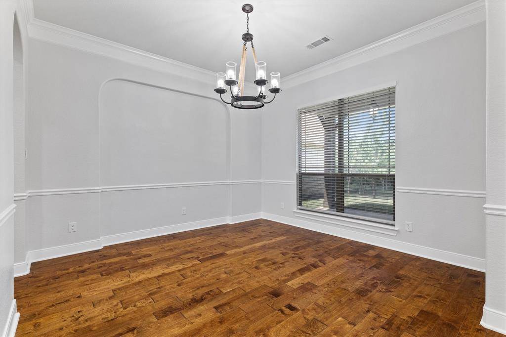 402 N Parkway Drive, Alvarado, TX 76009