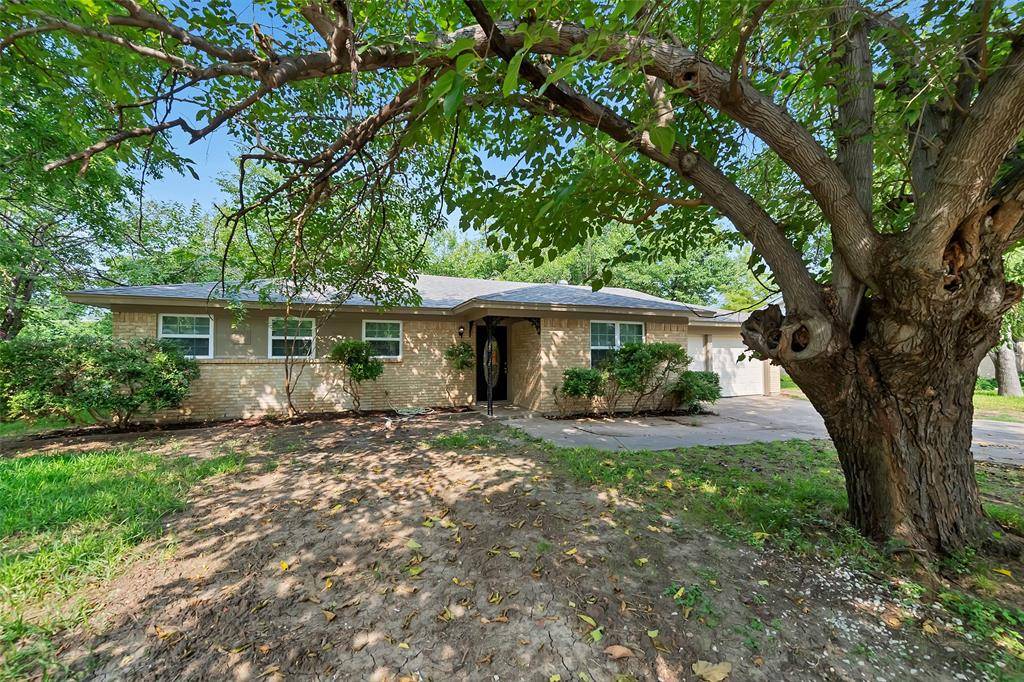 2833 Kingsbury Avenue, Richland Hills, TX 76118