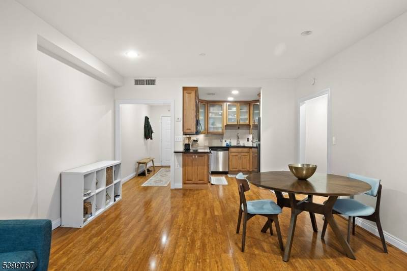 207-31 Shearwater Ct West #31, Jersey City, NJ 07305