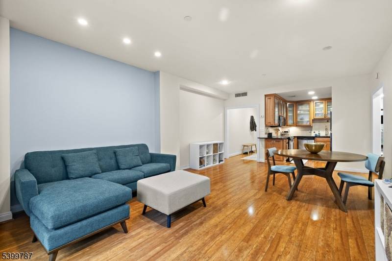 207-31 Shearwater Ct West #31, Jersey City, NJ 07305