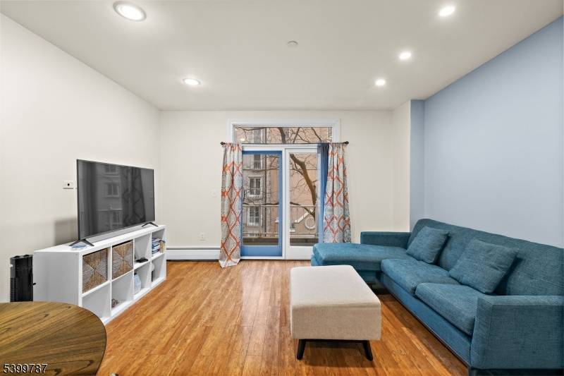 207-31 Shearwater Ct West #31, Jersey City, NJ 07305