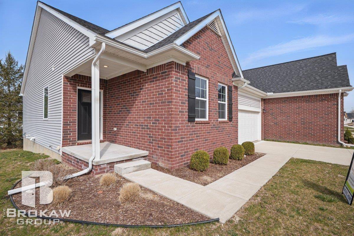 1389 Luxington DR, Lapeer, MI 48446