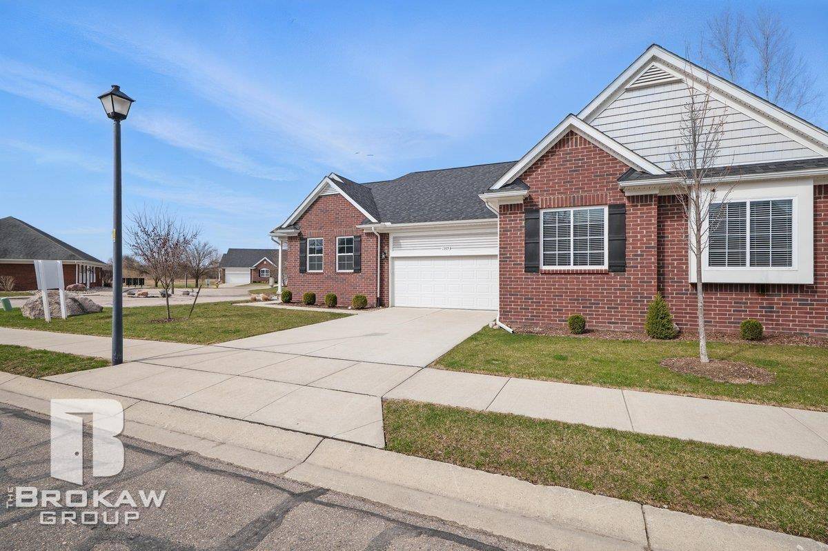 1389 Luxington DR, Lapeer, MI 48446