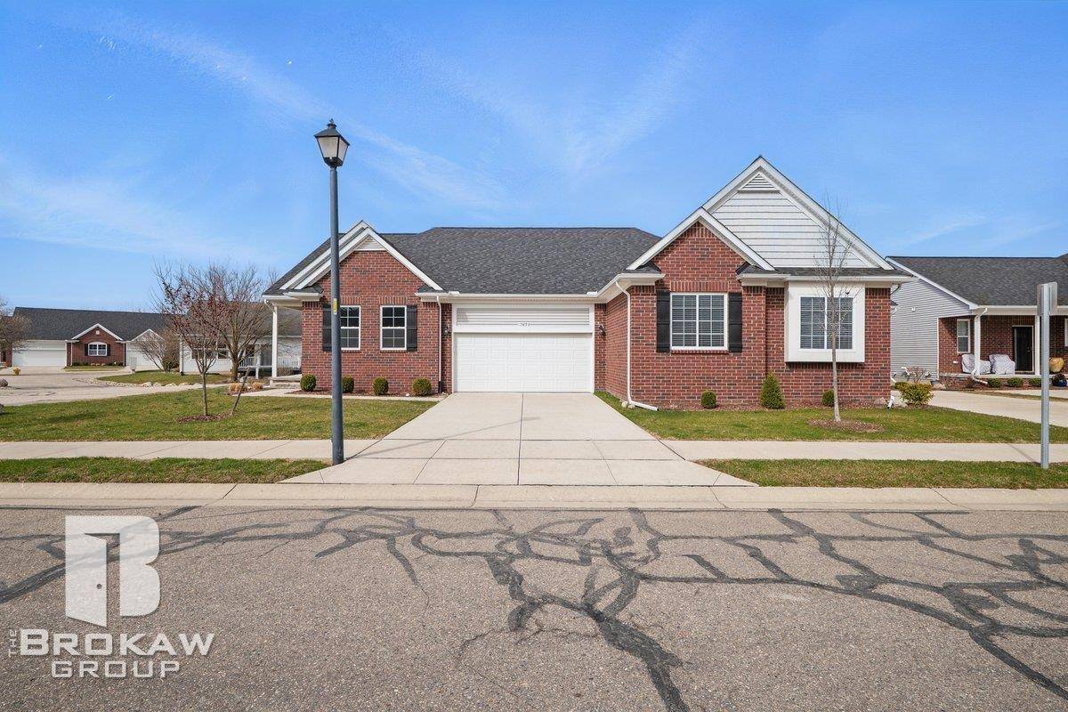 1389 Luxington DR, Lapeer, MI 48446