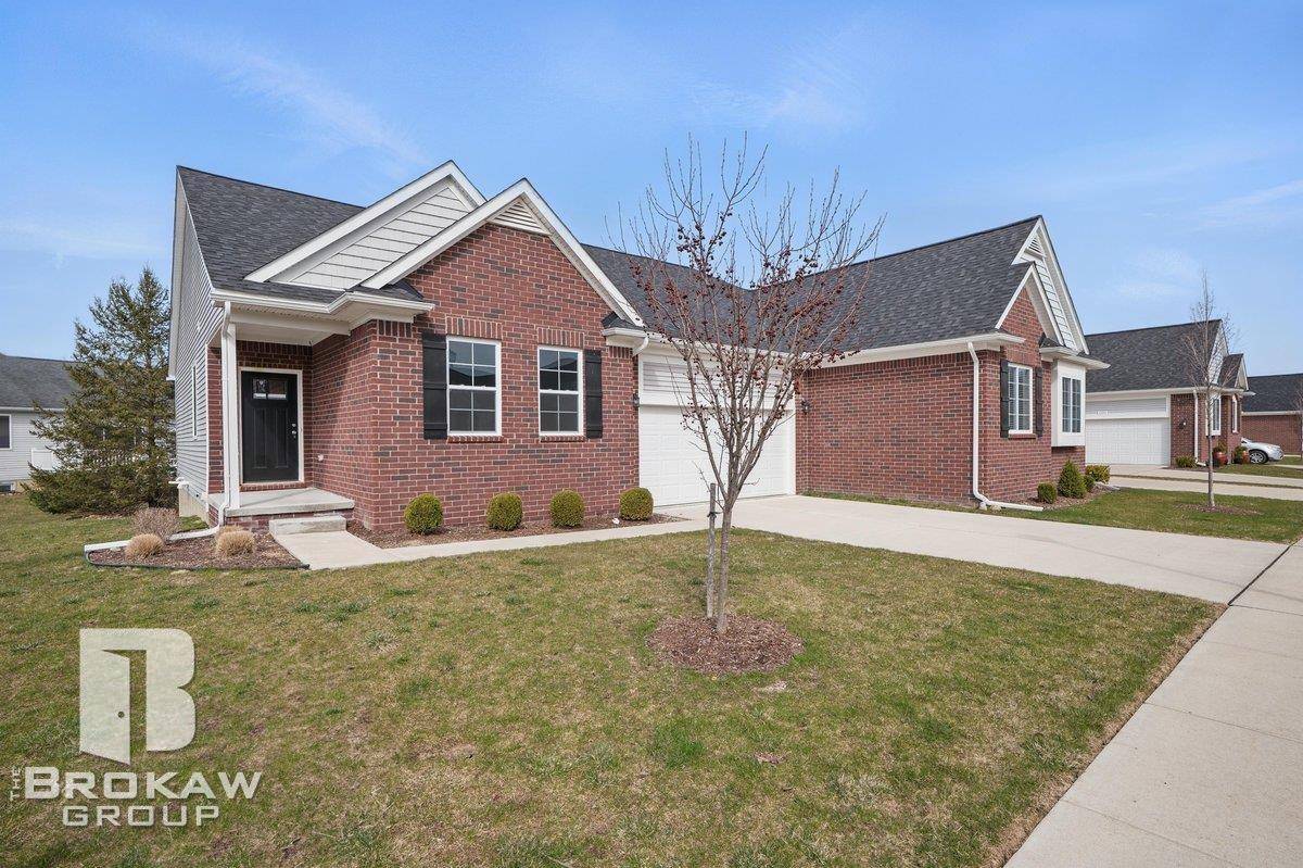 1389 Luxington DR, Lapeer, MI 48446