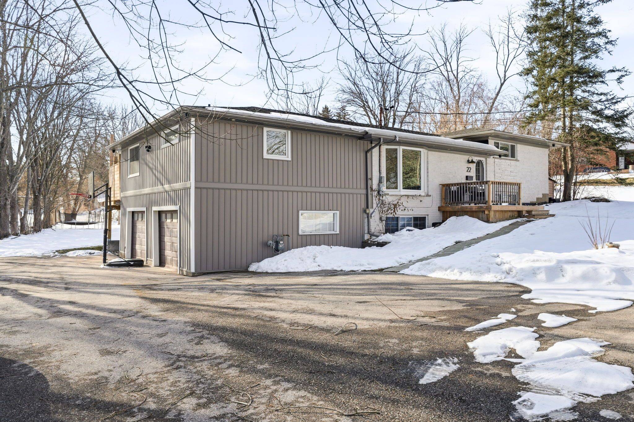 22 Rosebough ST, Hamilton, ON L9H 5C5