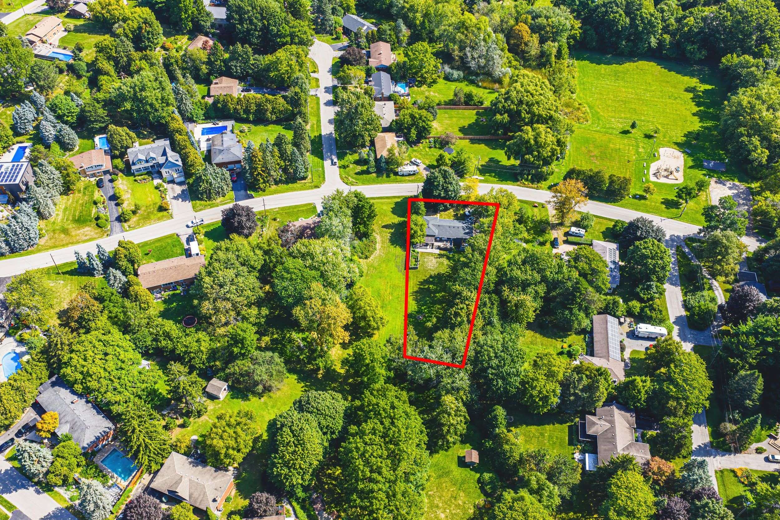 22 Rosebough ST, Hamilton, ON L9H 5C5