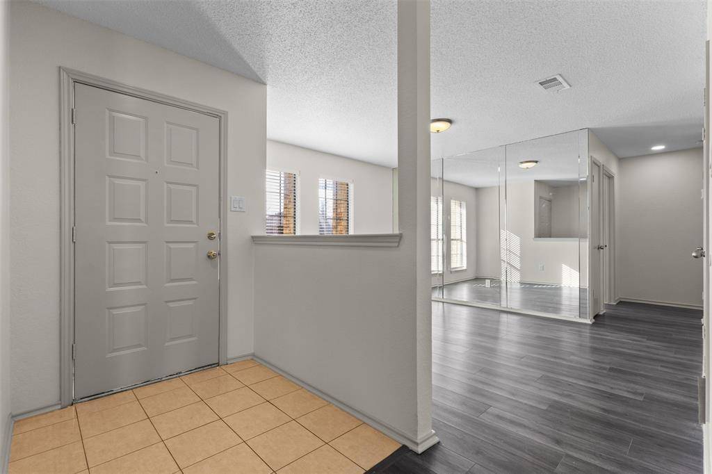 812 Bentle Street, Cedar Hill, TX 75104