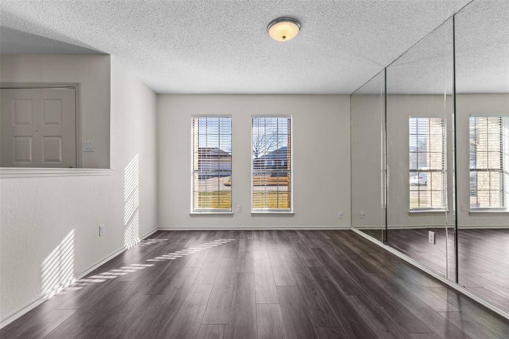 812 Bentle Street, Cedar Hill, TX 75104