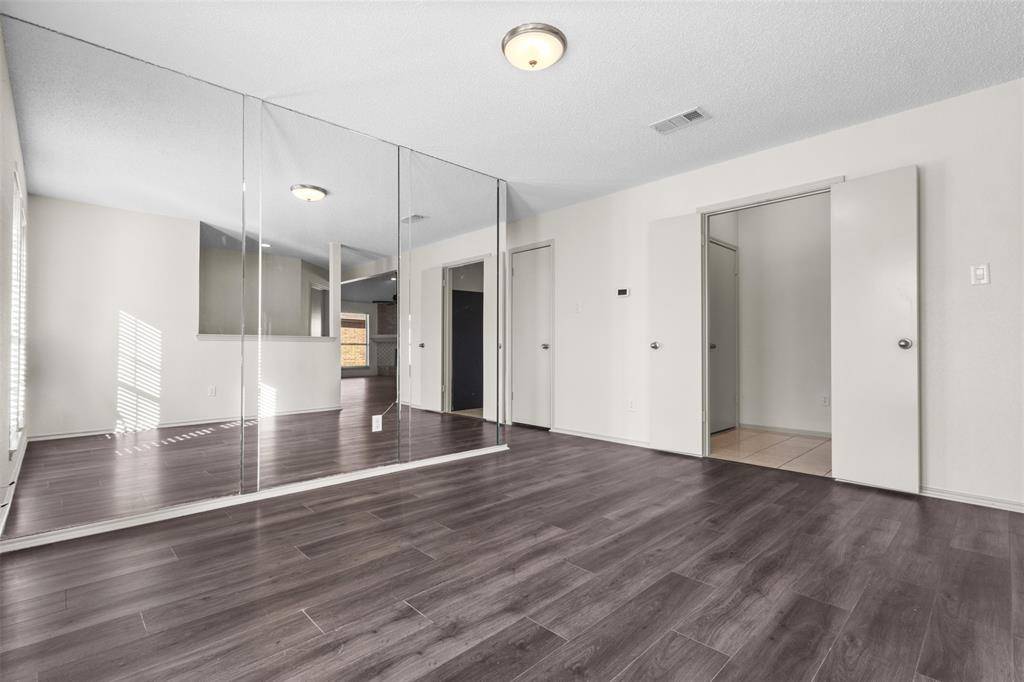 812 Bentle Street, Cedar Hill, TX 75104