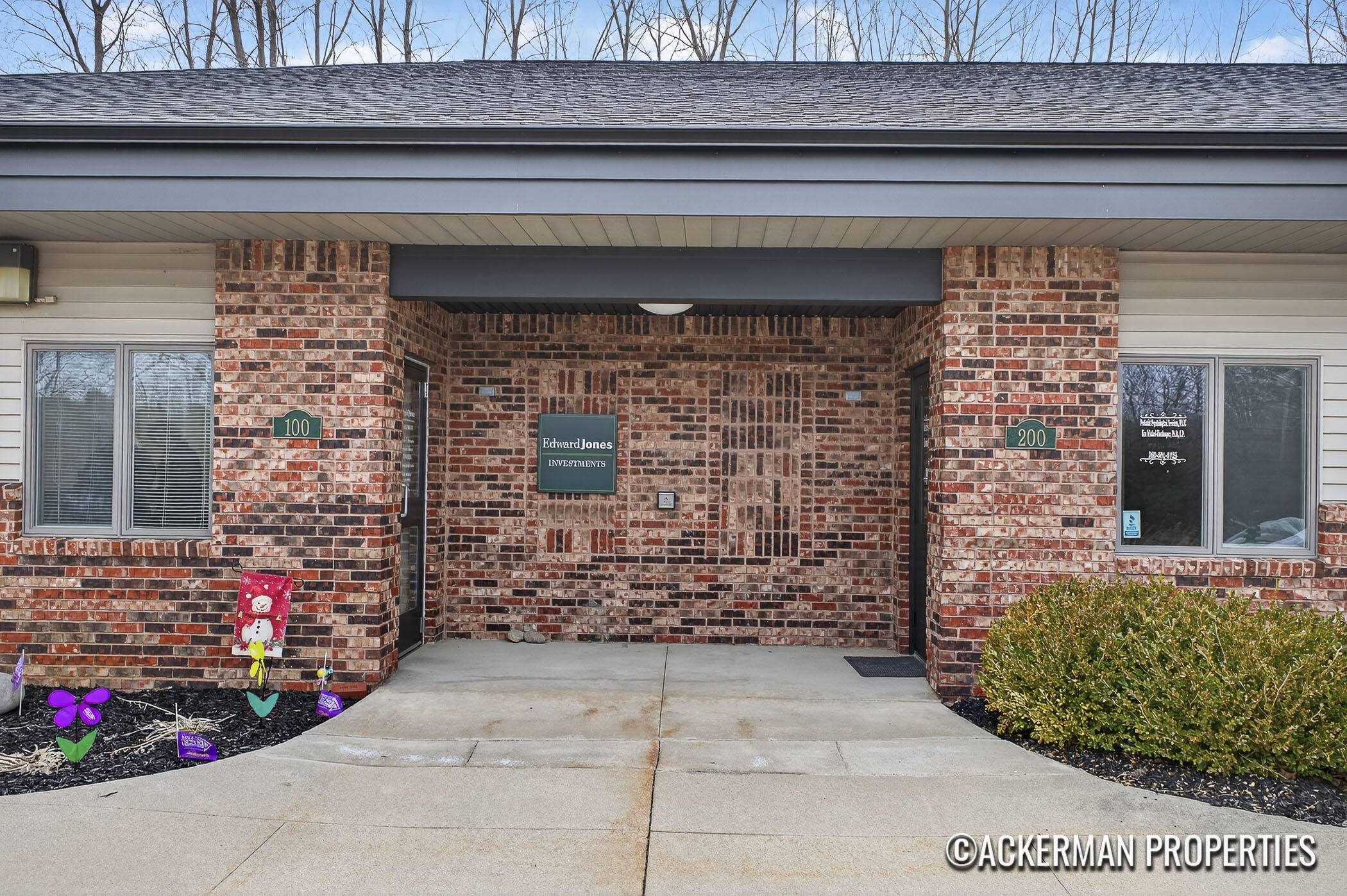 450 Meadow Run DR, Hastings Twp, MI 49058