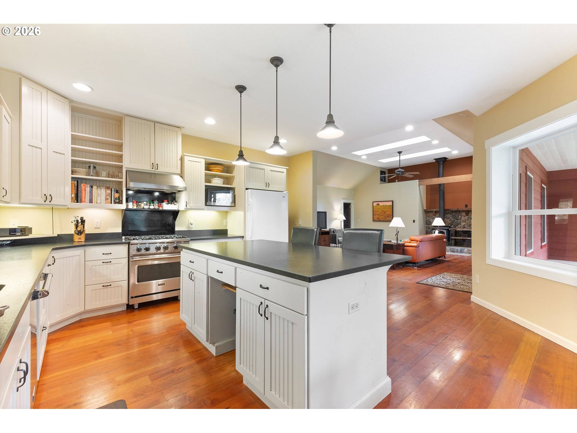 180 TRINITY DR, Castle Rock, WA 98611