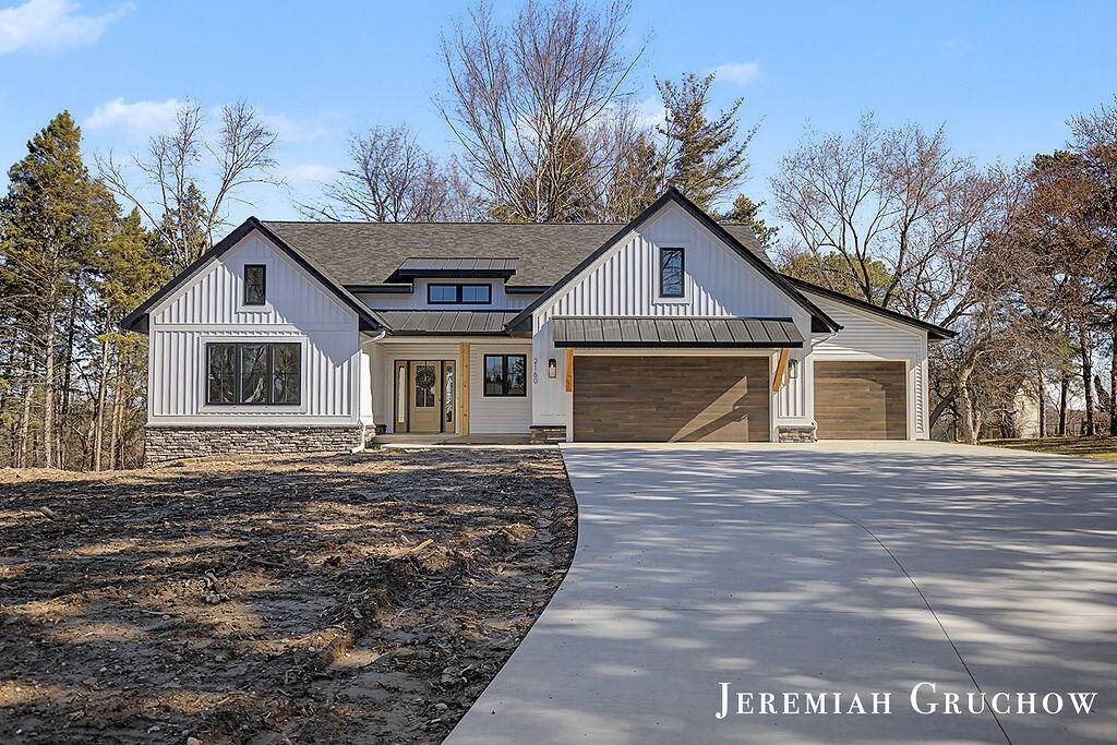 2160 Engleside DR SE, City Of Kentwood, MI 49546