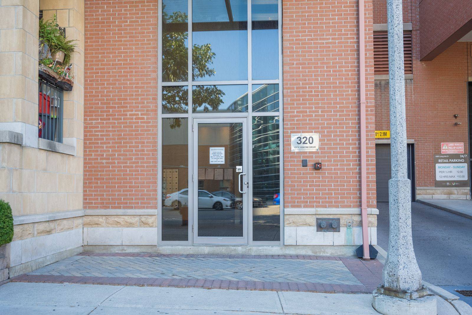 320 City Centre DR #Gv202, Mississauga, ON L5B 4P8