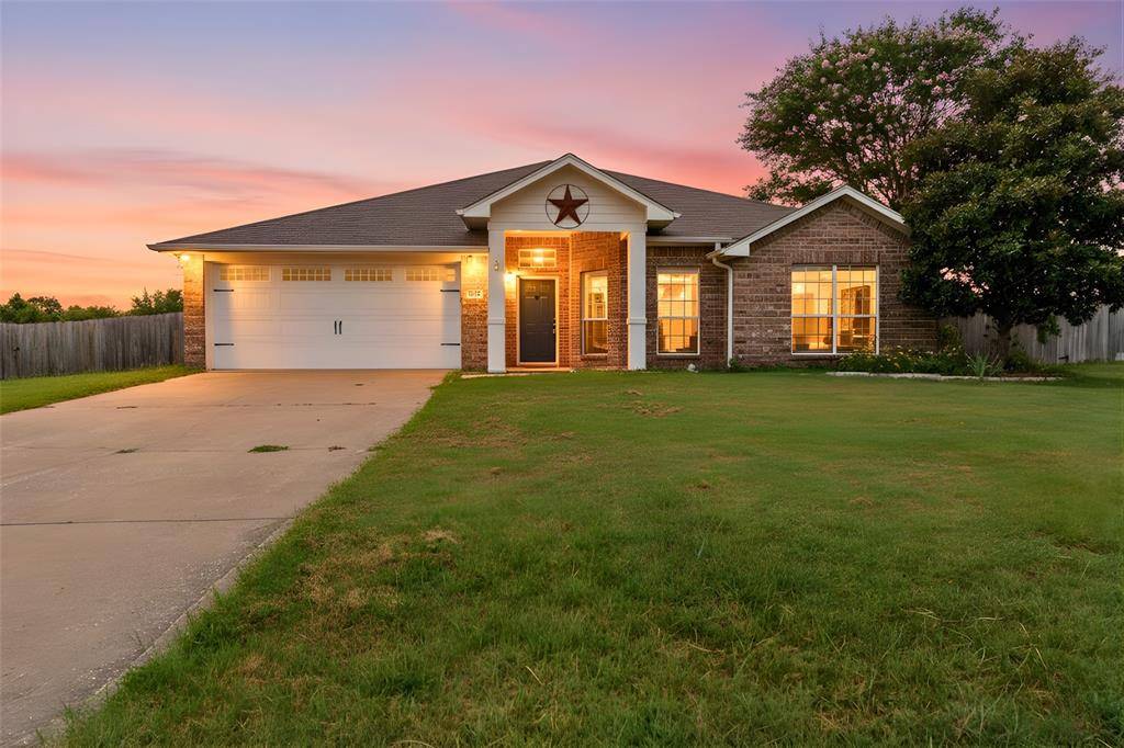 833 Greenwood Circle, Lindale, TX 75771