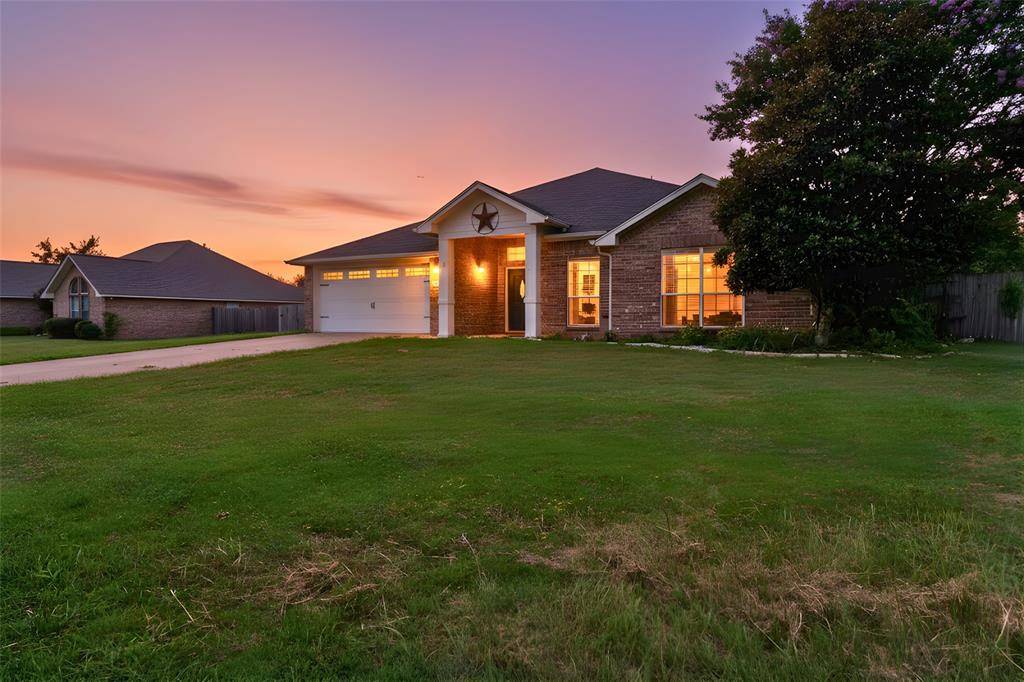 833 Greenwood Circle, Lindale, TX 75771