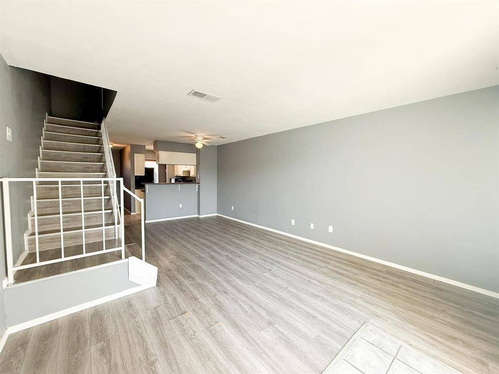 9510 Olde Towne Row, Dallas, TX 75227