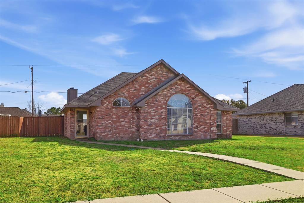 1302 Old Knoll Drive, Wylie, TX 75098