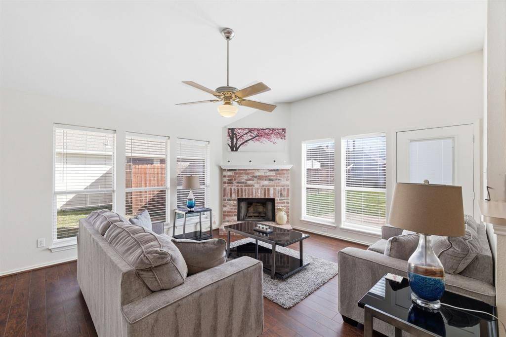 1302 Old Knoll Drive, Wylie, TX 75098