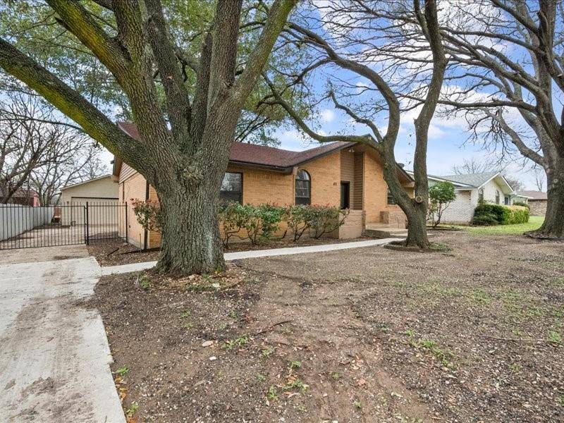 811 Green Pastures Drive, Cedar Hill, TX 75104