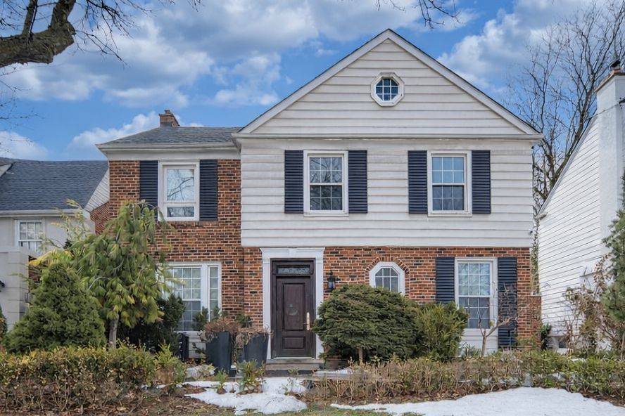 277 Lawrence AVE E, Toronto C12, ON M4N 1T6