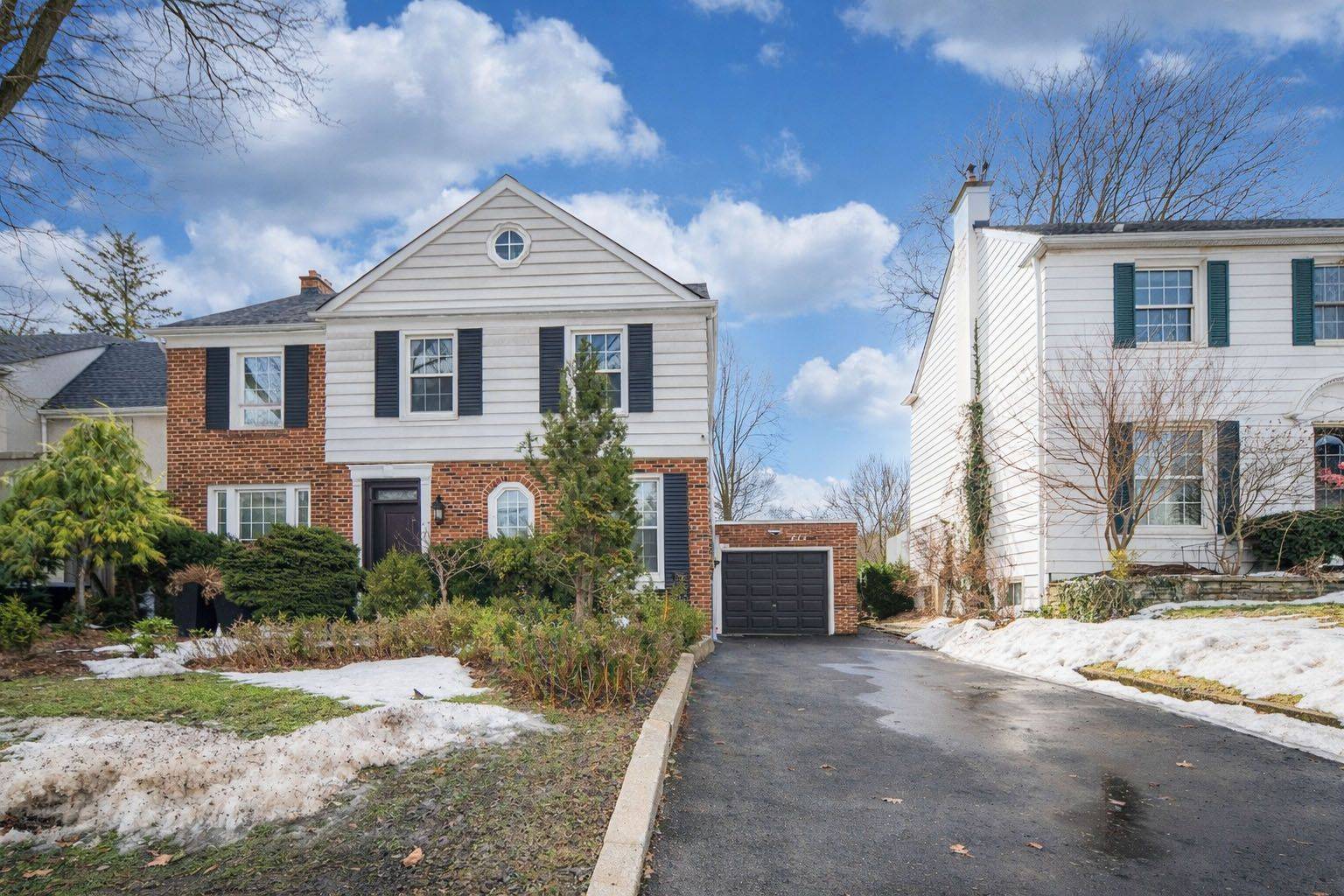 277 Lawrence AVE E, Toronto C12, ON M4N 1T6